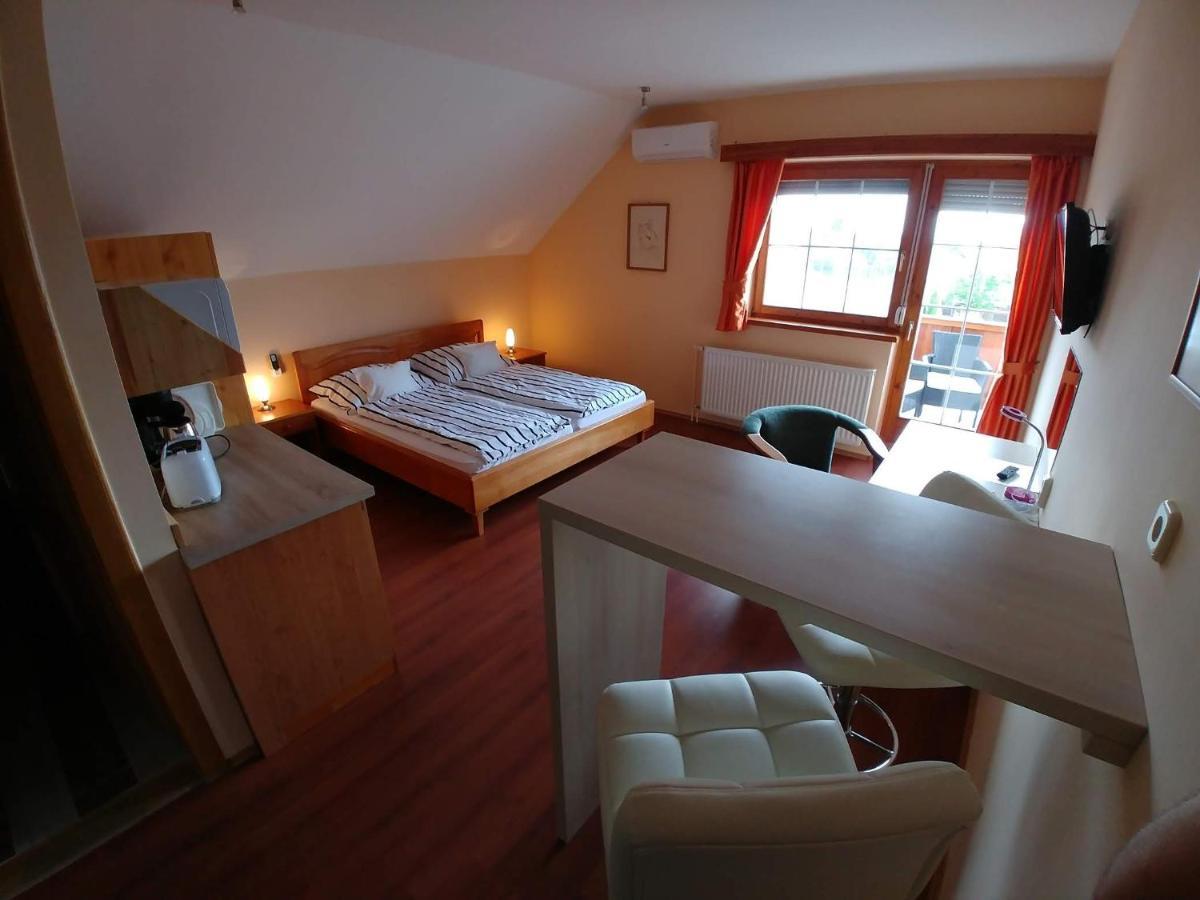 Ciklamen Apartman Gyenesdiás Exterior photo