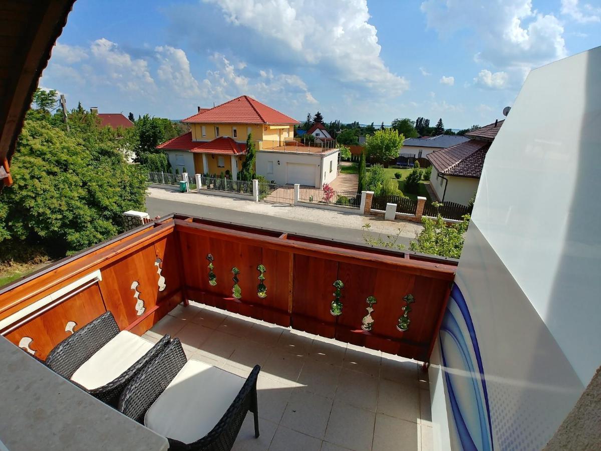 Ciklamen Apartman Gyenesdiás Exterior photo