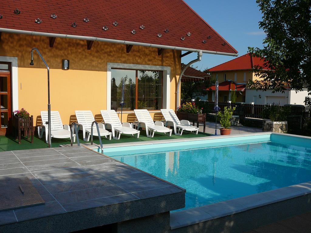 Ciklamen Apartman Gyenesdiás Exterior photo