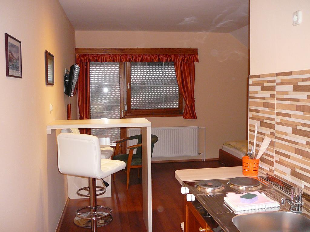 Ciklamen Apartman Gyenesdiás Exterior photo