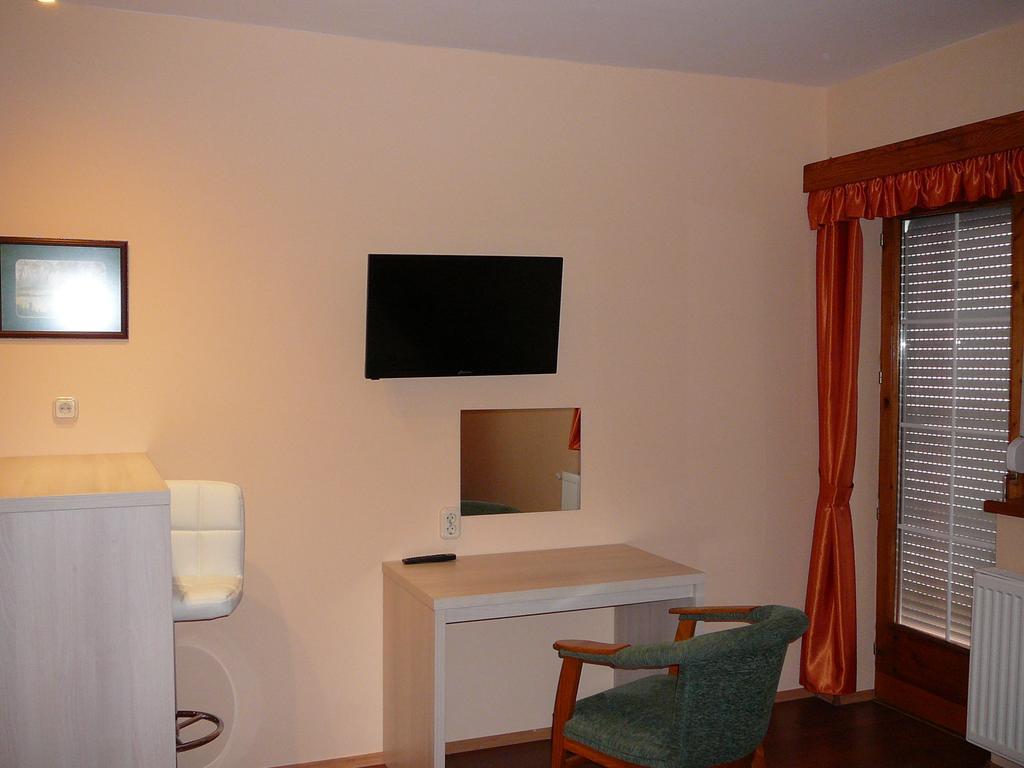 Ciklamen Apartman Gyenesdiás Exterior photo