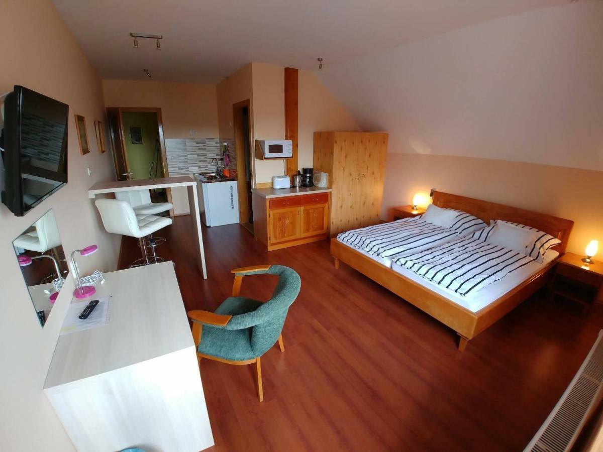 Ciklamen Apartman Gyenesdiás Exterior photo